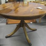 606 8464 DINING TABLE